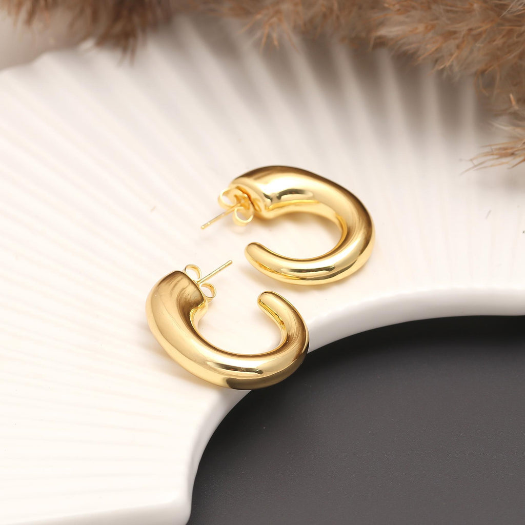 Bold Curve Half Hoops