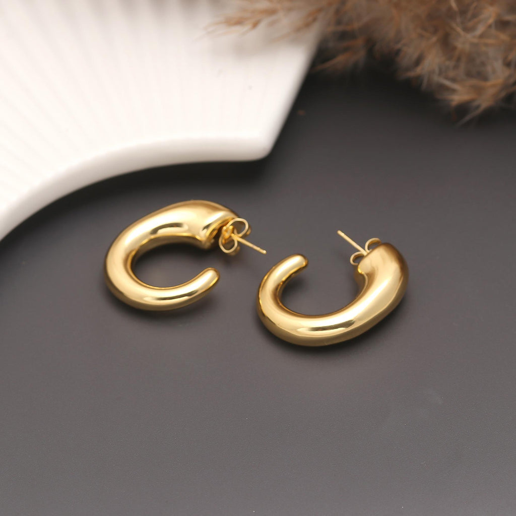 Bold Curve Half Hoops