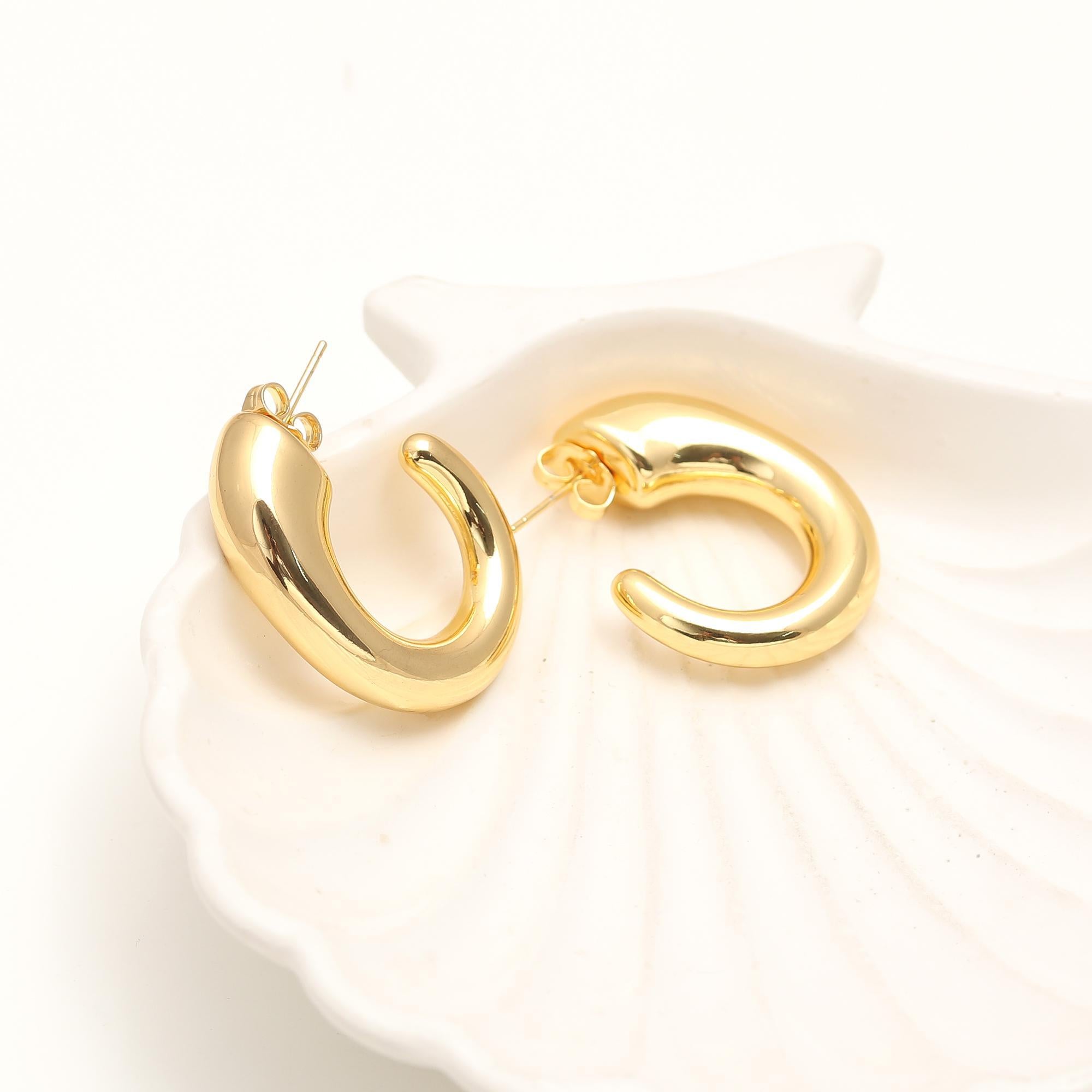 Bold Curve Half Hoops