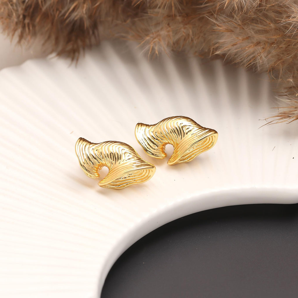 Svara Wave Earrings