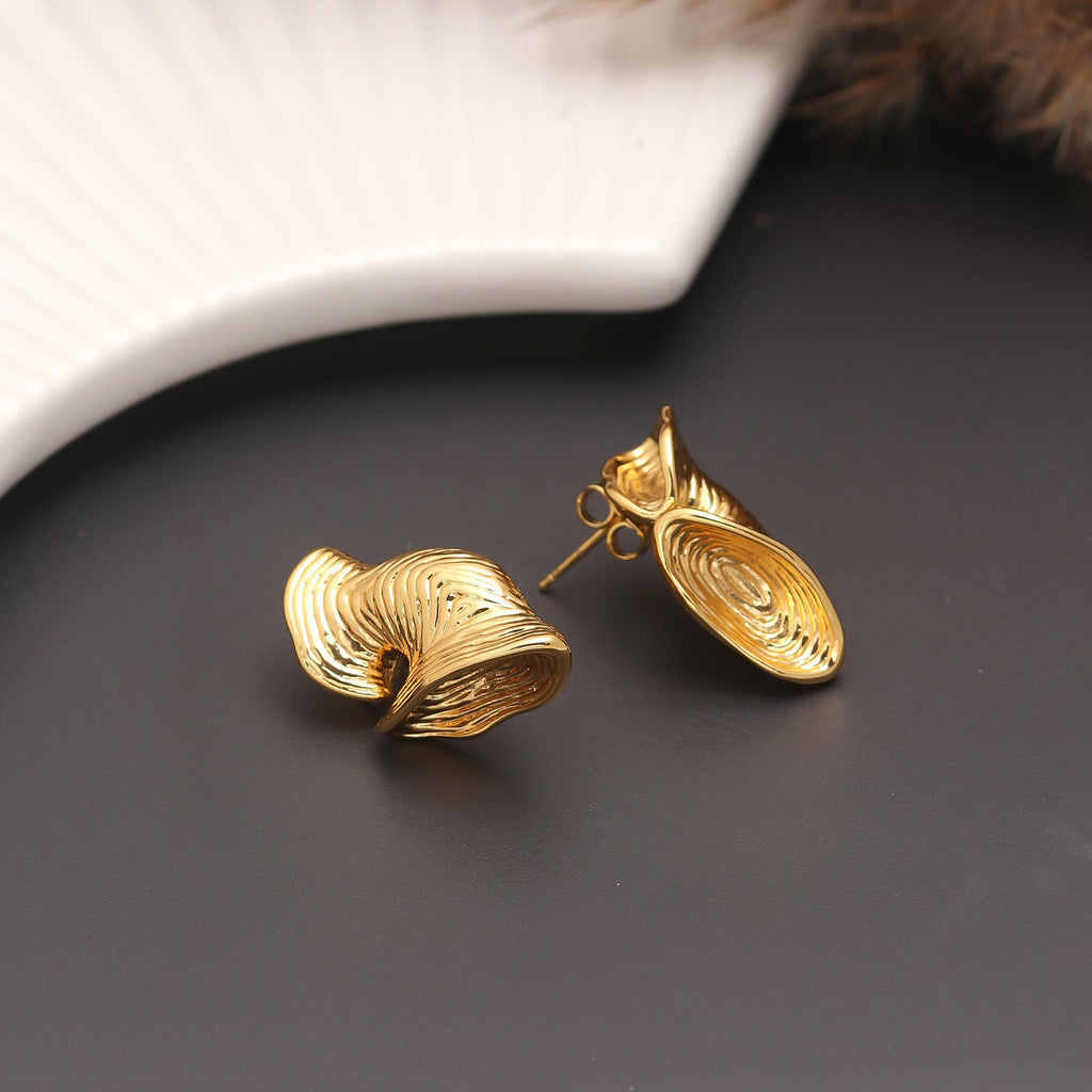 Svara Wave Earrings