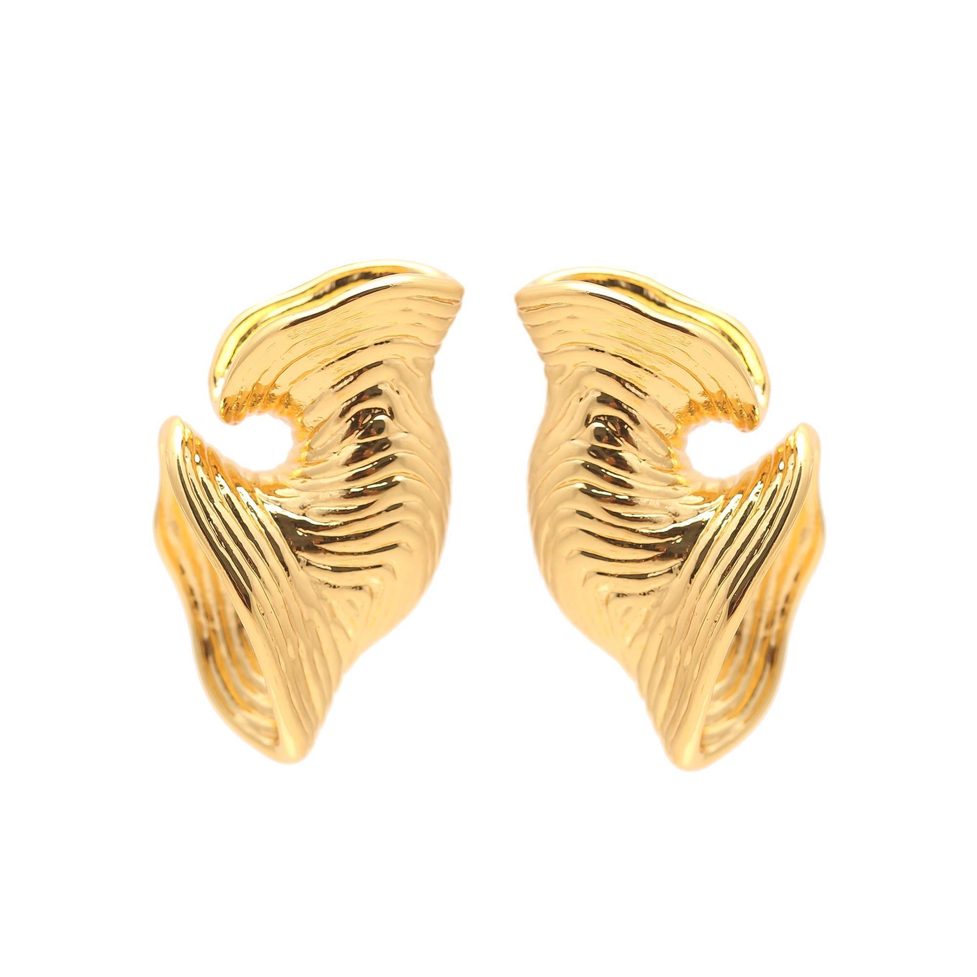 Svara Wave Earrings